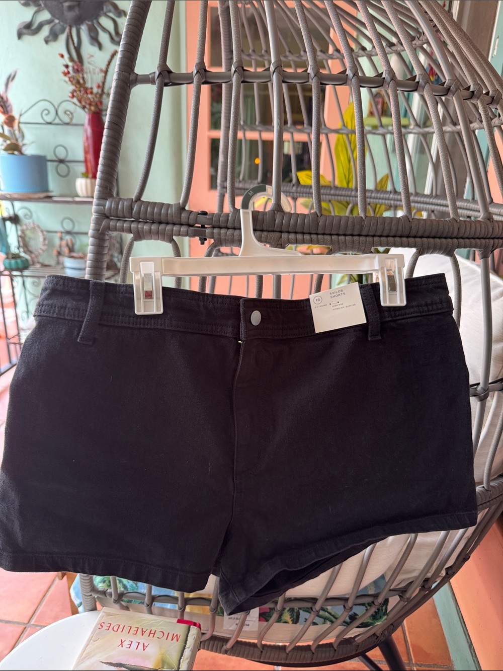 Universal Thread Black High-Rise Denim Shorts — Classic Everyday Style